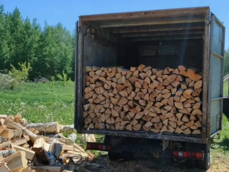 Загруженная Газель на площадке